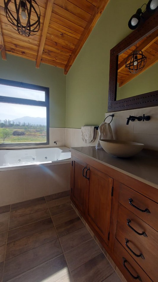 EXCELENTE OPORTUNIDAD EN ESTANCIA DE CAFAYATE VIVIENDA DE 5 DORMITORIOS